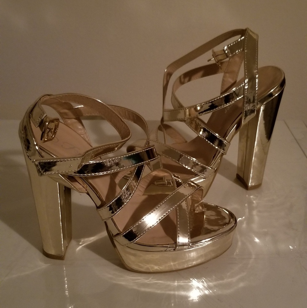 Women Gold Platform Pump size 7
